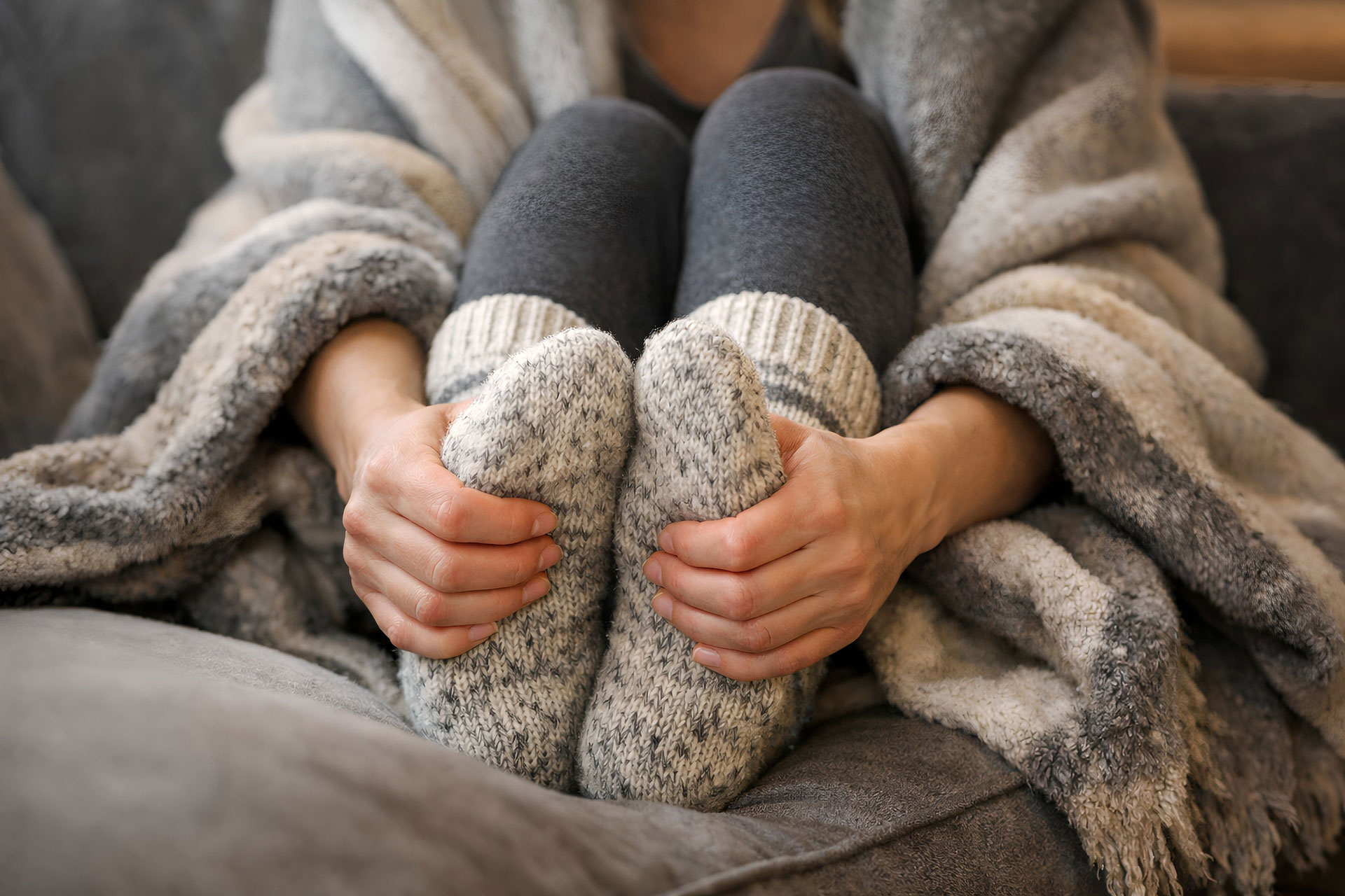 Cold Feet Causes: Circulation vs Nerve Issues Explained